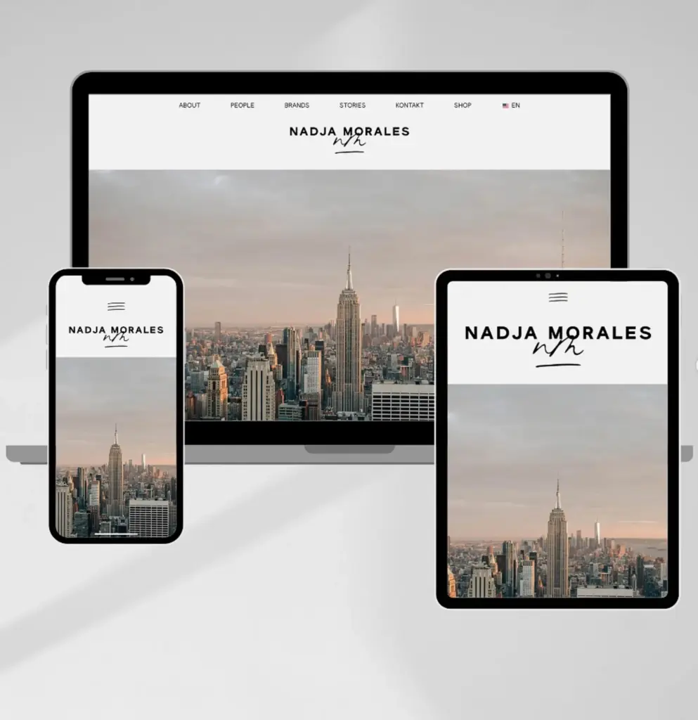 Ein Laptop, ein Tablet und ein Smartphone zeigen dieselbe Website mit einer Stadtsilhouette mit dem Empire State Building. Im Header der Website steht Nadja Morales, darüber befinden sich die Navigationslinks, die die Expertise von Grafik Design München und logodesign münchen zeigen.