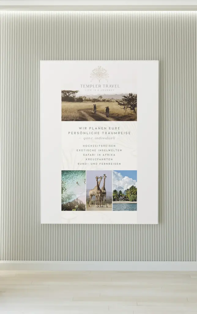 Ein Plakat für Templer Travel auf einer gestreiften Wand zeigt Grafik Design München, mit Safaritieren, Palmen, einem Strand und Bergen. Der deutsche Text wirbt für personalisierte Traumreisen, Flitterwochen und Rundreisen für einzigartiges visuelles Branding.
