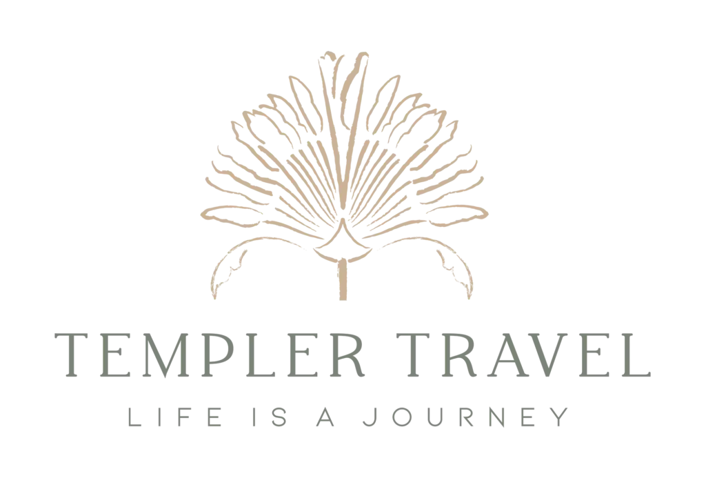 Ein hellbrauner stilisierter Federkiel auf einem Buch, der über zwei Textzeilen positioniert ist, erinnert an visuelle Markenführung - perfekt für logodesign München. Der darunter liegende Text ist nicht klar lesbar und steht auf weißem Hintergrund.